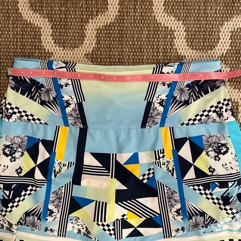 Lucky in Love Urbana flip skort  in cool blue color scheme size extra large - Picture 5 of 11